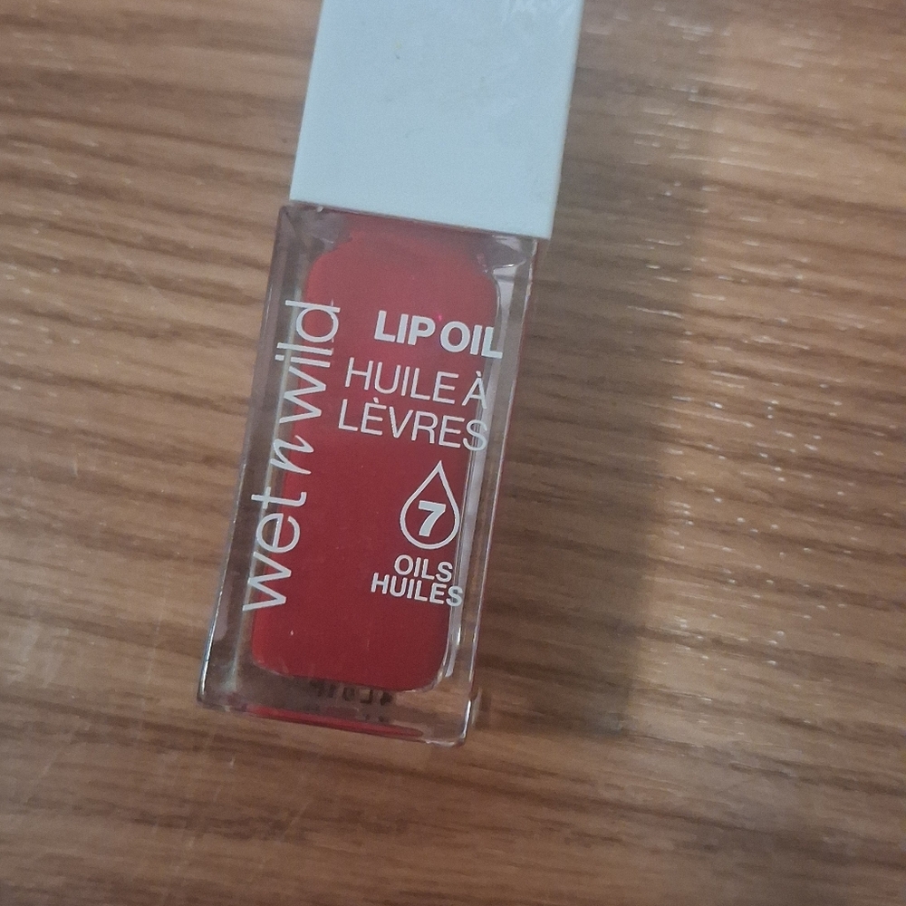 Wet n Wild Lip Oil in Vibrant Red